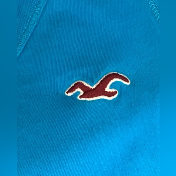 Hollister V-neck Blouse Large Open Back shape Teardrop or Oval
XS 0 - 2 Small - Picture 14 of 15